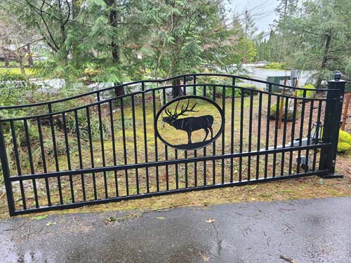 Hiring a professional fence builder for installing chainlink fences